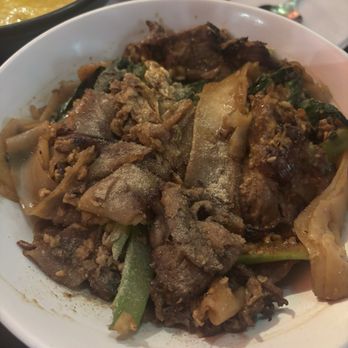 Aroi Mak Mak - Pad see ew with beef - Cocktail Bars Near Me - Redlands, California Aroi Mak Mak - Pad see ew with beef - Cocktail Bars Near Me - Redlands, California
