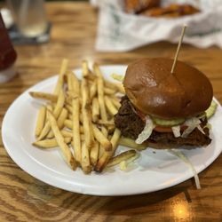 Beef 'O' Brady's - Crispy chicken sandwich with fries
