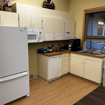 Ray Hickey Hospice House - the kitchen in the family room, one of two in the facility - Hospitals Near Me - Vancouver, Washington Ray Hickey Hospice House - the kitchen in the family room, one of two in the facility - Hospitals Near Me - Vancouver, Washington