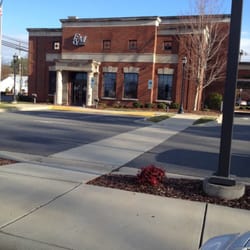 F&M Bank - Store front