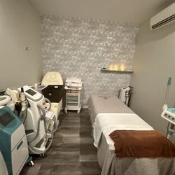 Skin Station - Forest Avenue