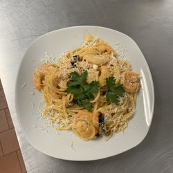 Lola's Restaurant - Spagetti con camarones en salsa chipotle