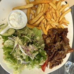 Syrtaki - Gyro plate with fries