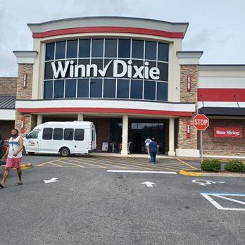 Winn-Dixie - the front of the store - Grocery Near Me - Casselberry, Florida Winn-Dixie - the front of the store - Grocery Near Me - Casselberry, Florida