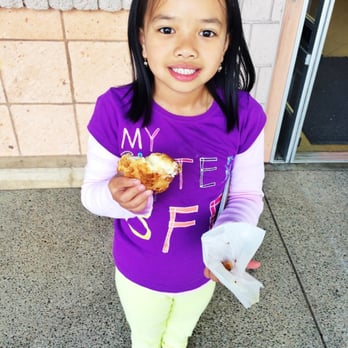 Beard Papa's - Excited for her cream puff - Desserts Near Me - Cupertino, California
