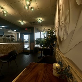 Carraras Cafe - Very nice seating - Cafes Near Me - Camarillo, California Carraras Cafe - Very nice seating - Cafes Near Me - Camarillo, California