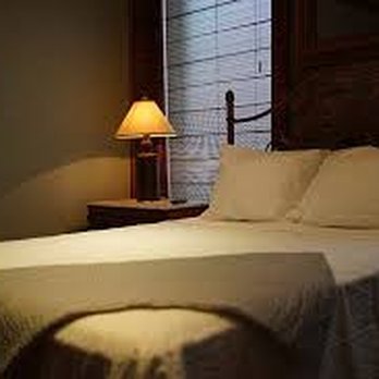 Daisy’s On The Square - Quaint Boutique Hotel Rooms - Hotels & Travel Near Me - Houston, Mississippi Daisy’s On The Square - Quaint Boutique Hotel Rooms - Hotels & Travel Near Me - Houston, Mississippi