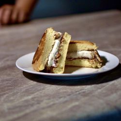 Lloyd Eats World - Mamon Ice Cream Sandwich
