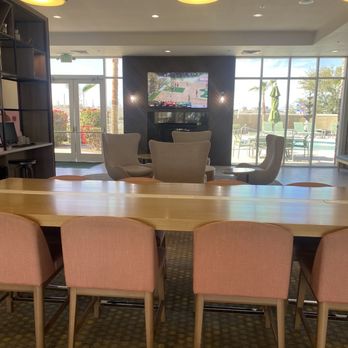 Holiday Inn Yuma - Lobby - Hotels Near Me - Yuma, Arizona