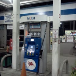 Roosevelt Field Mobile Gas & Service Station - The front