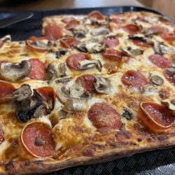 Lucky B’s - Great pizza, great service