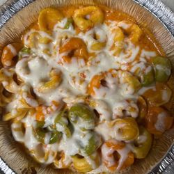 Mia's Pasta - Cheese tortellini with pink sauce