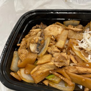 Bangkok Corner - Flavorless dry chicken in a watery sauce - Thai Near Me - Costa Mesa, California