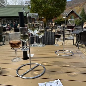 Grandfather Vineyard - Dry white and red flights - Wineries Near Me - Banner Elk, North Carolina