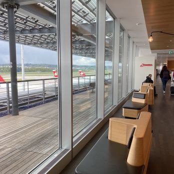 Swiss Senator Lounge E - Senator Lounge for Business Class passengers - Airport Lounges Near Me - Zürich, ZH Swiss Senator Lounge E - Senator Lounge for Business Class passengers - Airport Lounges Near Me - Zürich, ZH