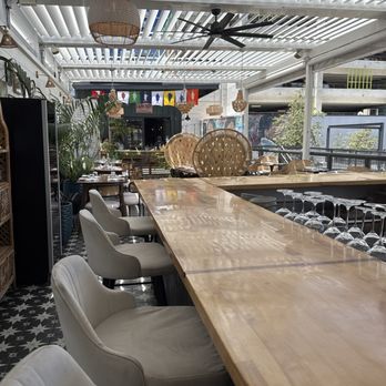 Mana + Pua - Outside bar - Wine Bars Near Me - Honolulu, Hawaii