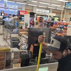 7-Eleven - Employee not opening store as posted 24 hours business practice.