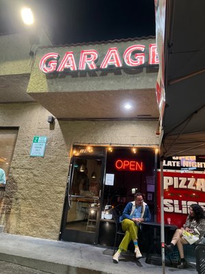 Garage Pizza by null