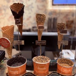 Venchi Chocolate and Gelato Paramus, NJ - Cone and cup sizes