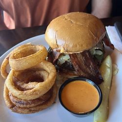 Hanko's Sports Bar & Grill - Spicy Jalapeno burger