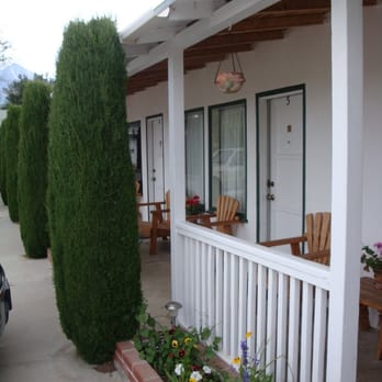 Ray's Den Motel - Hotels Near Me - Independence, California