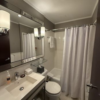 Park South Hotel - Bathroom - Hotels Near Me - New York, New York Park South Hotel - Bathroom - Hotels Near Me - New York, New York