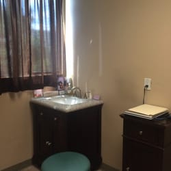 Niloufer S Dennis, MD - Exam room
