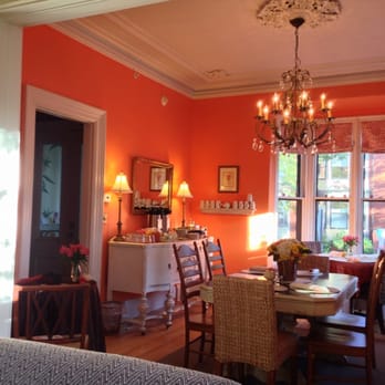 West End Inn - Dinning room at breakfast. - Hotels Near Me - Portland, Maine West End Inn - Dinning room at breakfast. - Hotels Near Me - Portland, Maine