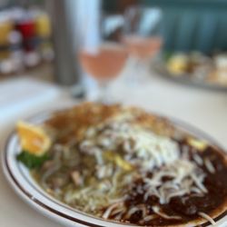 Milt’s Diner - Omelette divorciado ... green & red chili