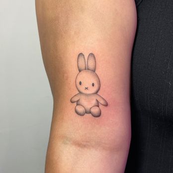 Aleia Lune Studio - Fine line tattoo - Tattoo Near Me