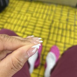 5th Nail Lounge - Poor quality and effort to even out, shaping/sculpting