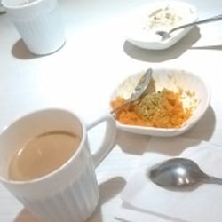 Spicy Grille - Shared 2 deserts and Tea.