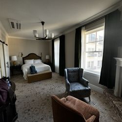 Paso Robles Inn - King suite room