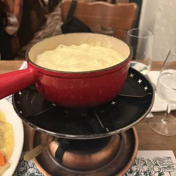 Le Dézaley - Cheese fondue - Fondue Near Me - Zürich, ZH Le Dézaley - Cheese fondue - Fondue Near Me - Zürich, ZH