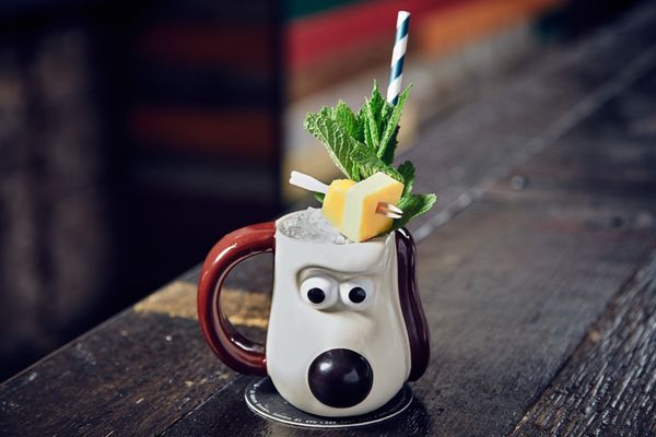 Apples & Pears Cocktail Bar by null