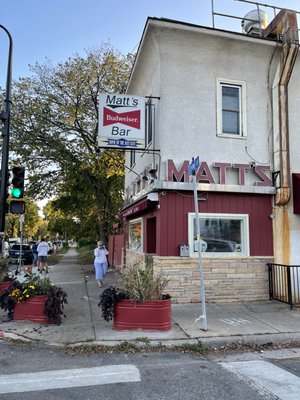 Matt's Bar and Grill by null