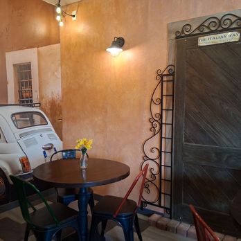 Gina's Gelato and Java - Decor and seating - Gelato Near Me - Parma Heights, Ohio
