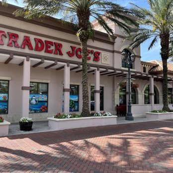 Trader Joe's - Exterior - Grocery Near Me - Orlando, Florida