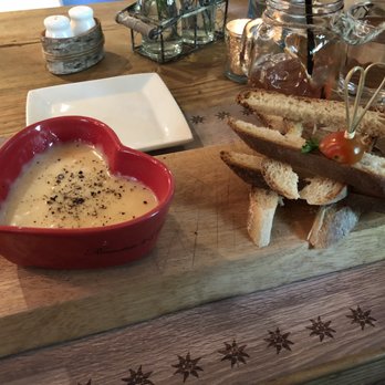 Almresi Vail - Käsefondue - German Near Me - Vail, Colorado