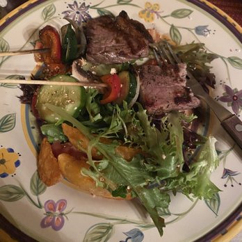 Patagonia 1829 - Ensalada con brocheta de res - Argentine Near Me - Rosarito, BCN