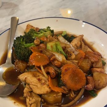 Kataliya Thai House - Cashew chicken - Thai Near Me - Kenmore, Washington