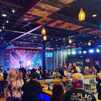 Lori's Roadhouse - Music Venues Near Me - Beckett Ridge, Ohio