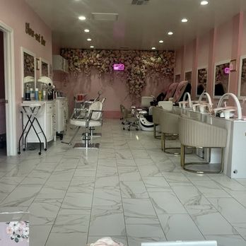 Fara’s Beauty Lounge - Inside - Skin Care Near Me - Glendale, California Fara’s Beauty Lounge - Inside - Skin Care Near Me - Glendale, California