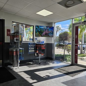 Jiffy Lube - Nice, clean waiting area, great staff! - Oil Change Stations Near Me - Pompano Beach, Florida Jiffy Lube - Nice, clean waiting area, great staff! - Oil Change Stations Near Me - Pompano Beach, Florida
