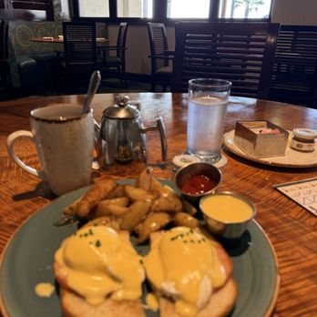 Oceana Coastal Kitchen - The best Eggs Benedict: I modified it to be on a piece of sourdough. - Sushi Bars Near Me - San Diego, California Oceana Coastal Kitchen - The best Eggs Benedict: I modified it to be on a piece of sourdough. - Sushi Bars Near Me - San Diego, California