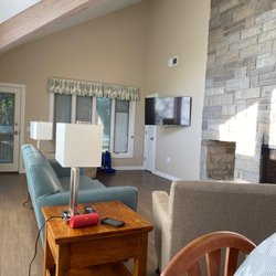 Barren River Lake State Resort Park - Living room of the Villa
