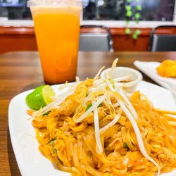 Aung Family Restaurant - Pad Thai