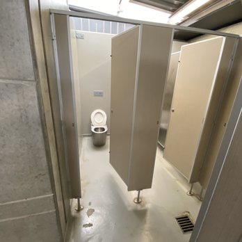 Piha Domain Camp - Toilets. Also male baby changer table in 3rd toilet. - Surf Lifesaving Near Me - Piha, AUK