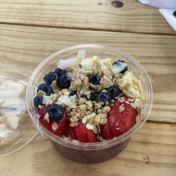 Main Squeeze - Acai Bowl - Juice Bars & Smoothies Near Me - Santa Monica, California