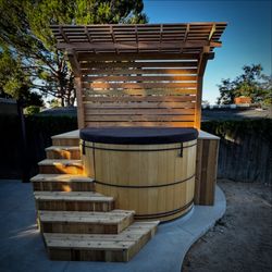 Clean N Clear Spa - Yellow Alaskin Cedar Hot Tub featuring 4 Jets, Seating for 6 Persons & this Beautiful Enclosure